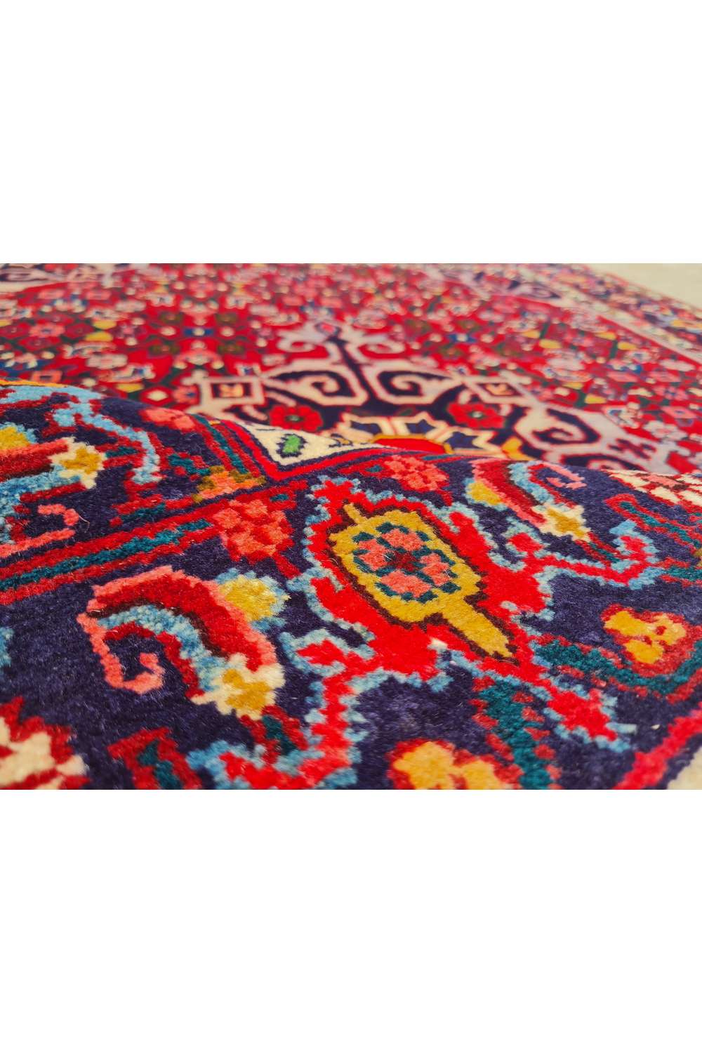 Amazing Hand Knotted Vintage Persian Bijar Wool Area Rug 5.3 x 3.5 Ft